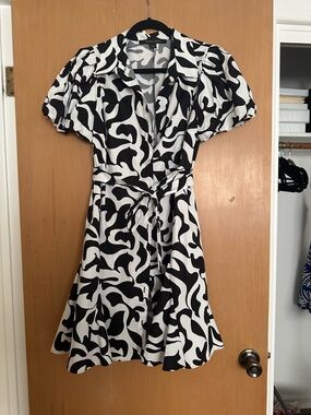 Black & White Abstract Print Short Sleeve Fit-and-Flare Dress
